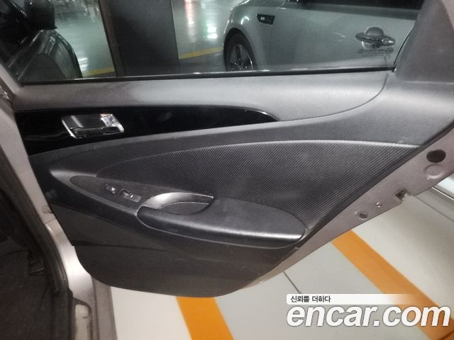 Hyundai Sonata 2010 — photo 17