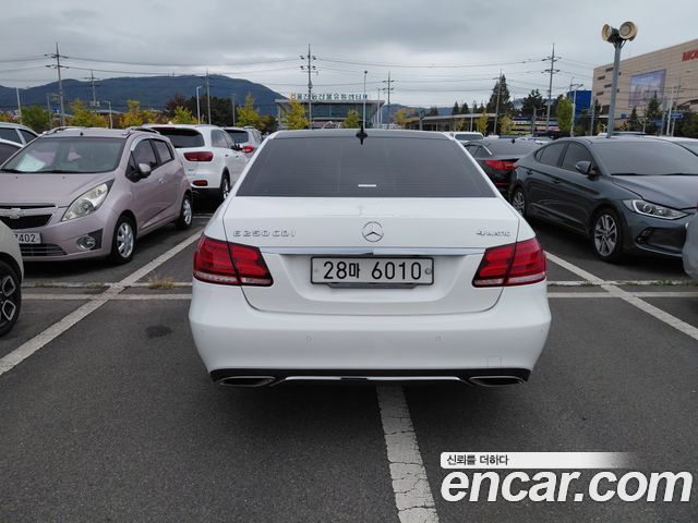 Mercedes-Benz E-Class 2014 — photo 4