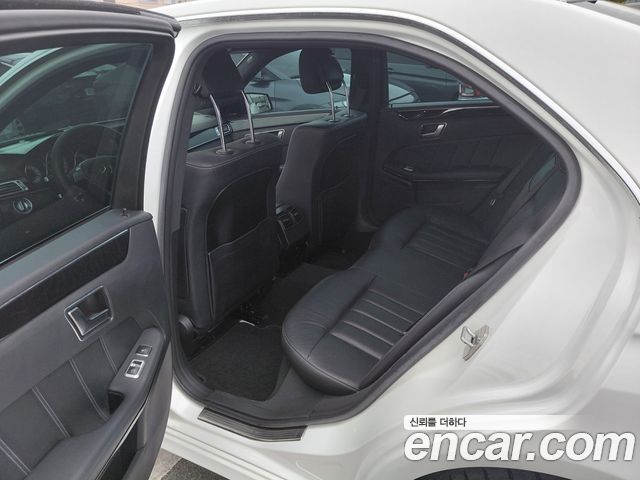 Mercedes-Benz E-Class 2014 — photo 10