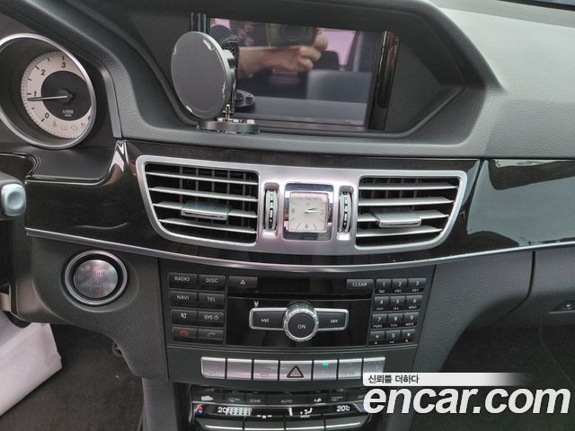 Mercedes-Benz E-Class 2014 — photo 11