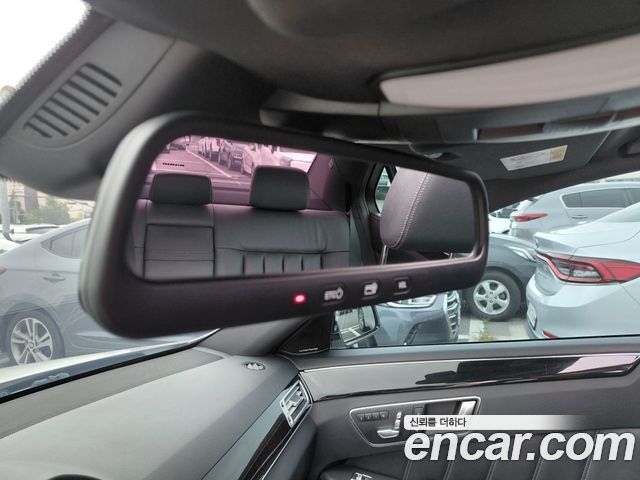 Mercedes-Benz E-Class 2014 — photo 13