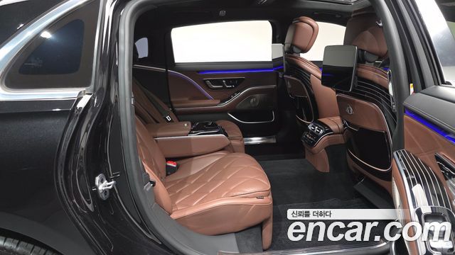 Mercedes-Benz S-Class 2023 — photo 17