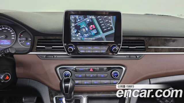 Hyundai Starex 2018 — photo 11