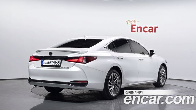 Lexus ES 2026 — photo 2
