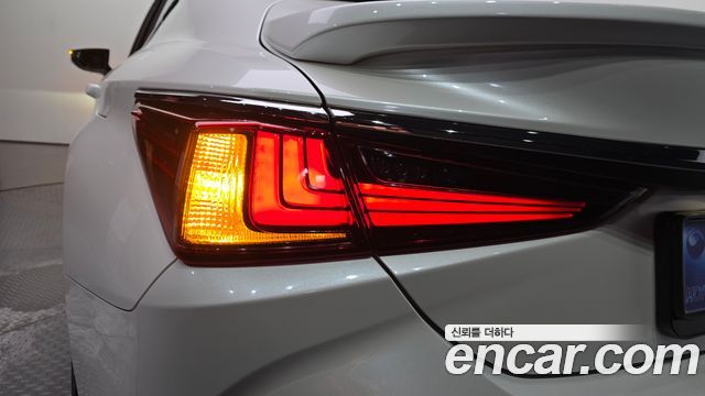 Lexus ES 2026 — photo 9