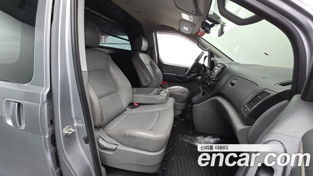Hyundai Starex 2019 — photo 16