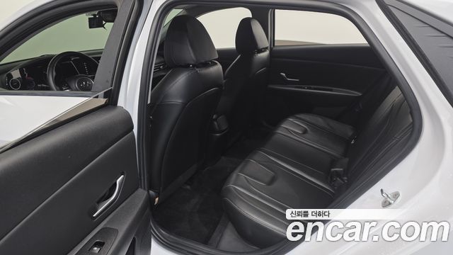 Hyundai AVANTE 2021 — photo 12