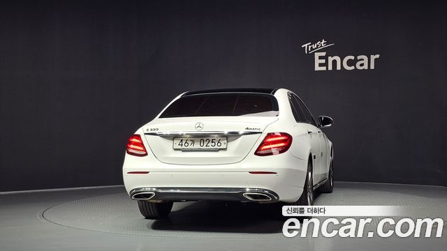 Mercedes-Benz E-Class 2017 — photo 4