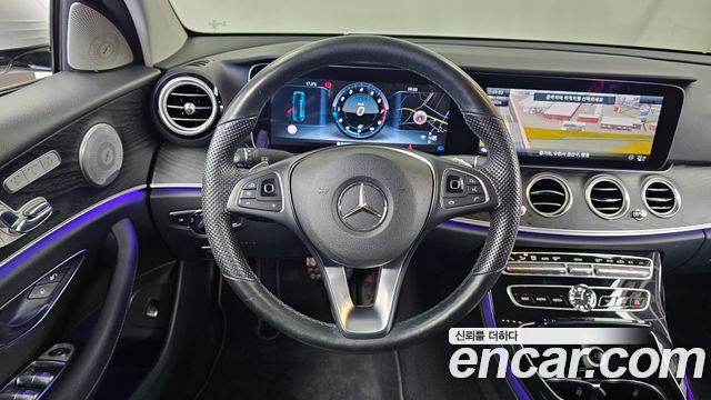 Mercedes-Benz E-Class 2017 — photo 13