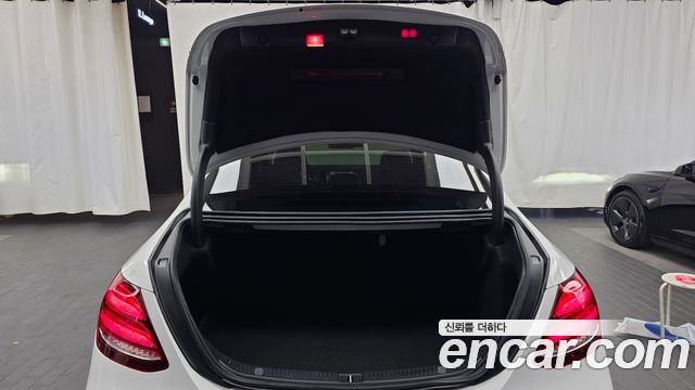 Mercedes-Benz E-Class 2017 — photo 20