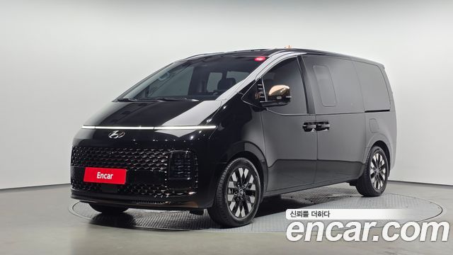 Hyundai Staria 2025 — photo 1