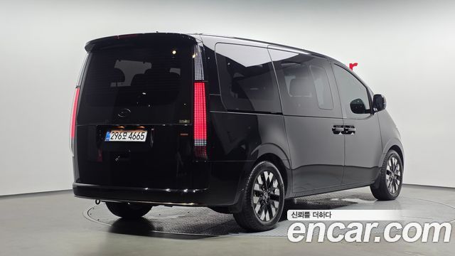 Hyundai Staria 2025 — photo 2