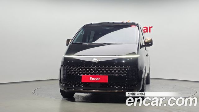 Hyundai Staria 2025 — photo 3