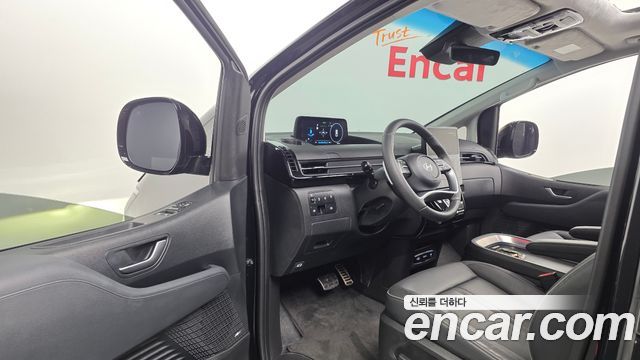 Hyundai Staria 2025 — photo 13