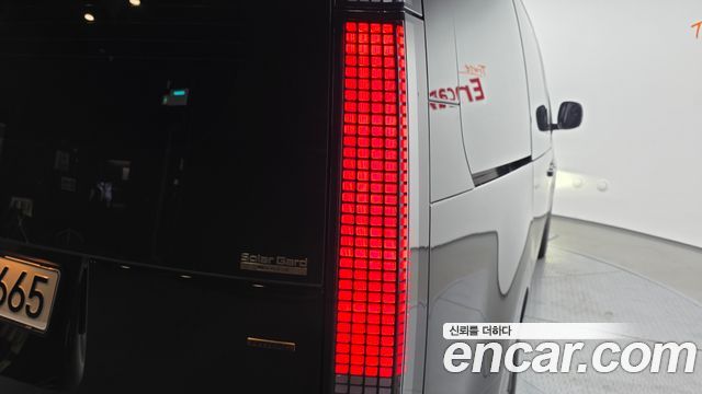 Hyundai Staria 2025 — photo 9