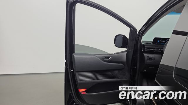 Hyundai Staria 2025 — photo 14