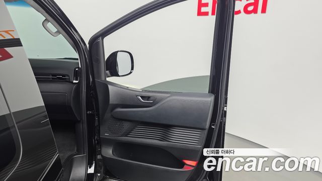 Hyundai Staria 2025 — photo 15