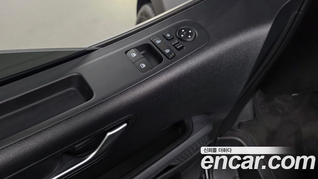 Hyundai Staria 2025 — photo 28
