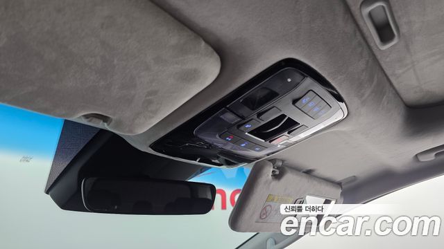 Hyundai Staria 2025 — photo 34
