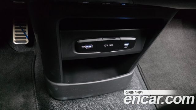 Hyundai Staria 2025 — photo 39