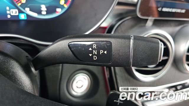 Mercedes-Benz GLC-Class 2022 — photo 12