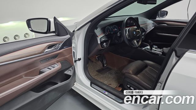 BMW Gran Turismo 2019 — photo 13
