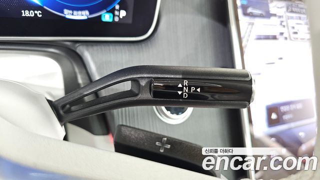Mercedes-Benz EQE 2023 — photo 12