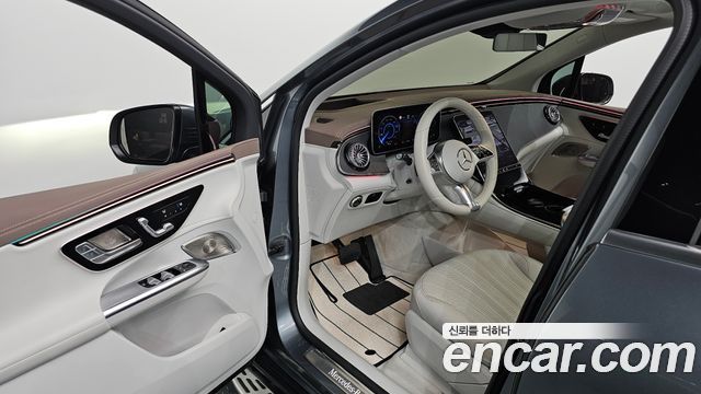 Mercedes-Benz EQE 2023 — photo 13