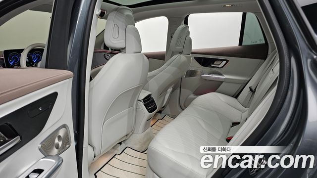 Mercedes-Benz EQE 2023 — photo 18