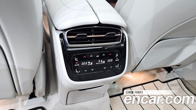 Mercedes-Benz EQE 2023 — photo 23