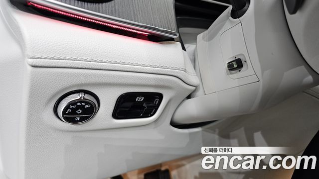 Mercedes-Benz EQE 2023 — photo 24