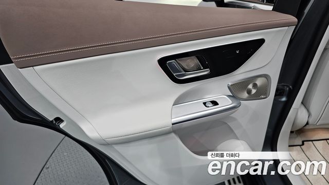 Mercedes-Benz EQE 2023 — photo 15