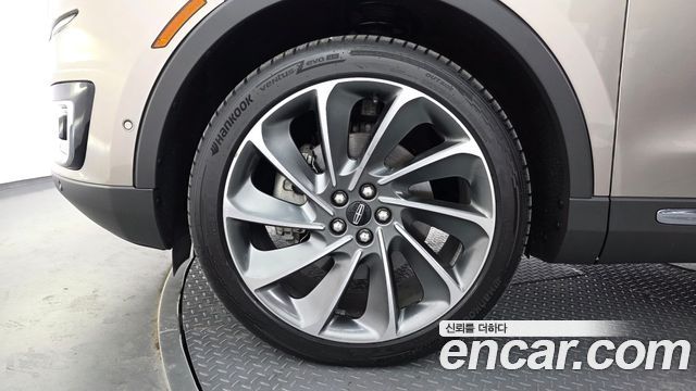 Lincoln Nautilus 2020 — photo 5