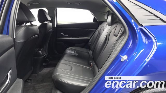Hyundai AVANTE 2021 — photo 16