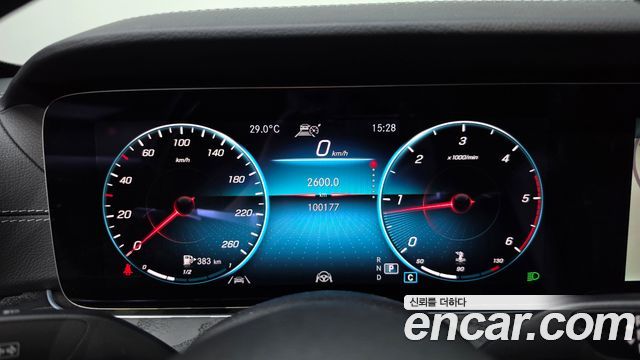 Mercedes-Benz E-Class 2021 — photo 11