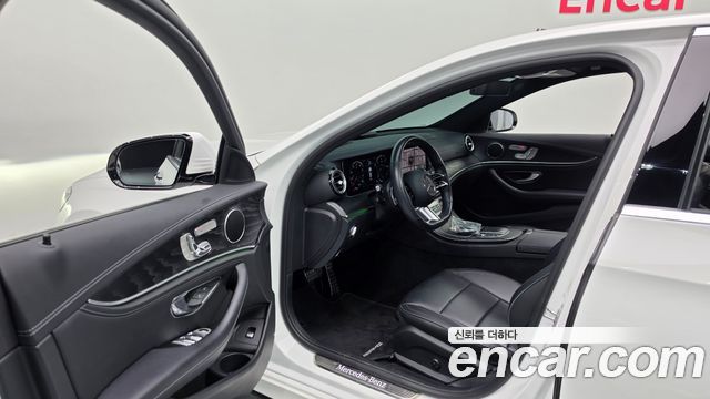 Mercedes-Benz E-Class 2021 — photo 13