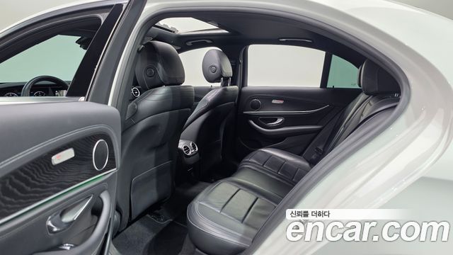 Mercedes-Benz E-Class 2021 — photo 22