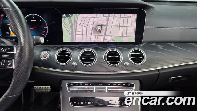Mercedes-Benz E-Class 2021 — photo 23