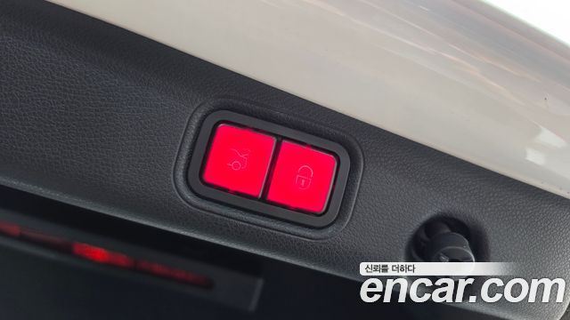 Mercedes-Benz E-Class 2021 — photo 28