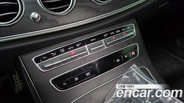 Mercedes-Benz E-Class 2021 — photo 29