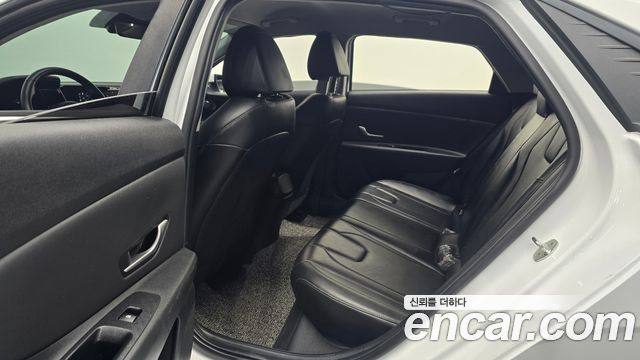 Hyundai AVANTE 2021 — photo 18