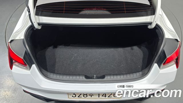 Hyundai AVANTE 2021 — photo 24