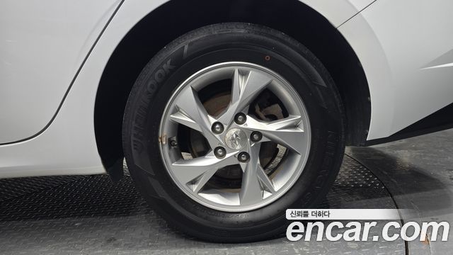 Hyundai AVANTE 2021 — photo 7