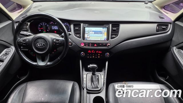 Kia Carens 2015 — photo 10