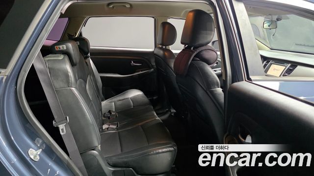 Kia Carens 2015 — photo 17