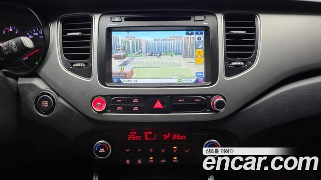 Kia Carens 2015 — photo 20