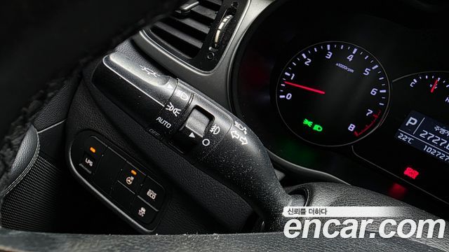 Kia Carens 2015 — photo 22