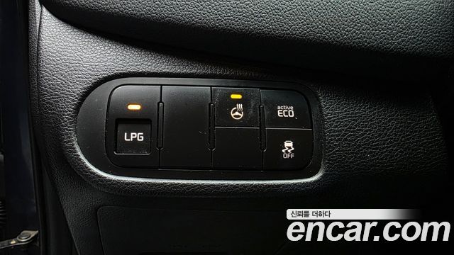 Kia Carens 2015 — photo 23