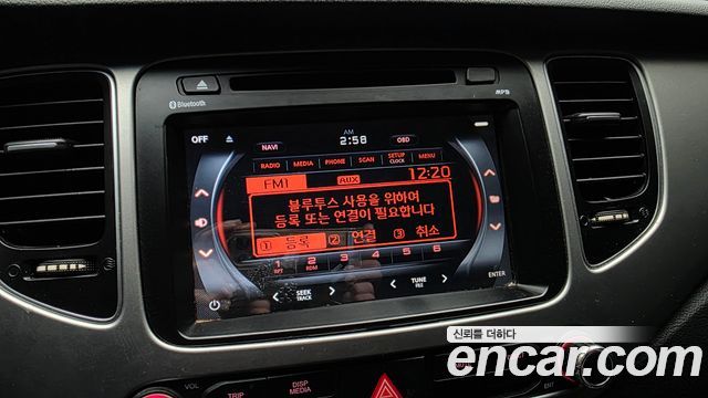 Kia Carens 2015 — photo 25