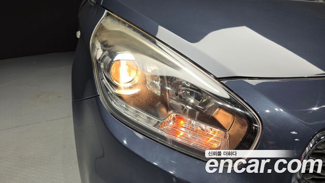 Kia Carens 2015 — photo 8